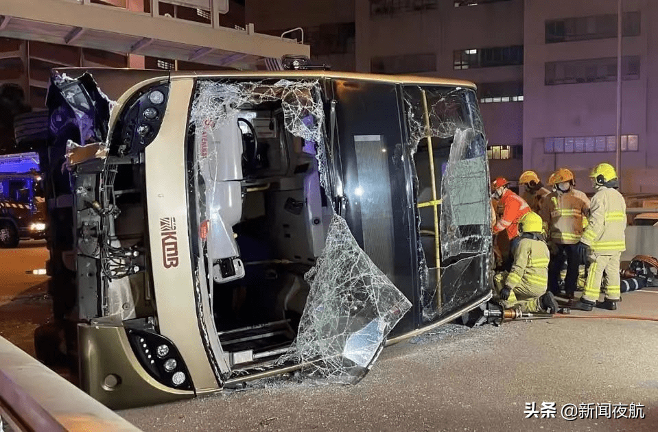 客车翻车事件揭秘，探讨事故背后的深层次问题